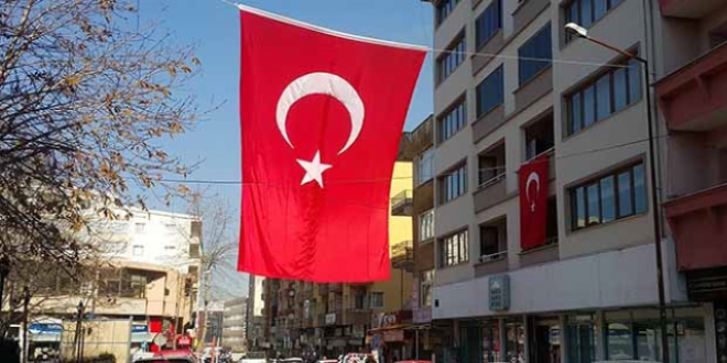 Şehit kızının bayrak talebi yerine getirildi