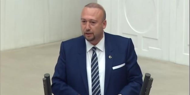 CHP'li vekil kürsüye direksiyon ile çıktı