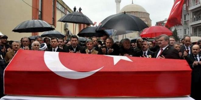Şehit emniyet müdürü, annesini ve oğlunu da maça davet etmiş