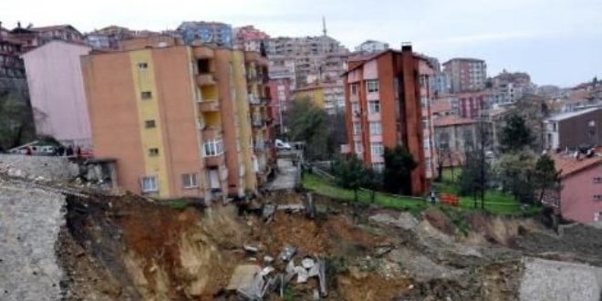 Zonguldak'ta heyelan: 8 ev tahliye edildi