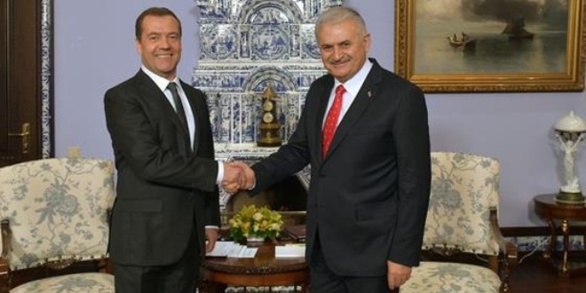 Yıldırım, Rusya Başbakanı Medvedev ile telefonda görüştü