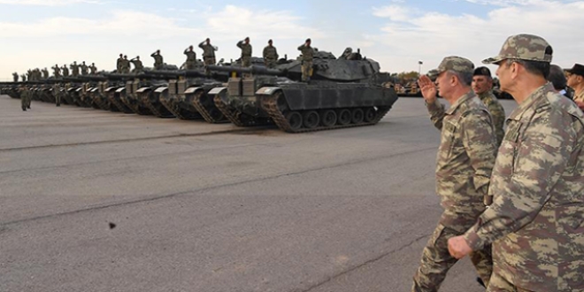 Orgeneral Akar sınır birliklerini denetledi