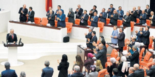 Genel Kurul'da vekiller Yıldırım'ı 34 kez alkışlamış