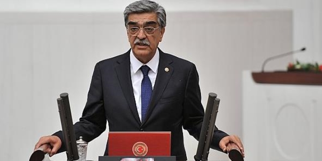 'Türk milletine kimse diz çöktüremeyecektir'