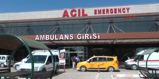 Çatışmalarda yaralanan 3 Suriyeli, Türkiye'ye getirildi