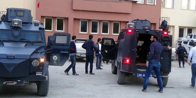 Hakkari'de gözaltına alınan 4 kişi tutuklandı