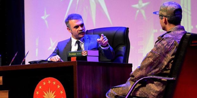 FETÖ'nün darbe girişimi tiyatro gösterisiyle anlatıldı