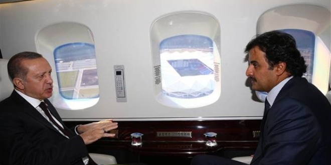 Erdoğan, Katar emirini havaalanında karşıladı
