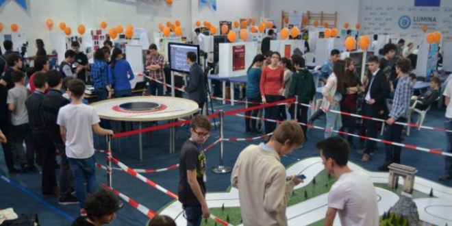 Liseli bili�imciler �zmir'de yar��t�