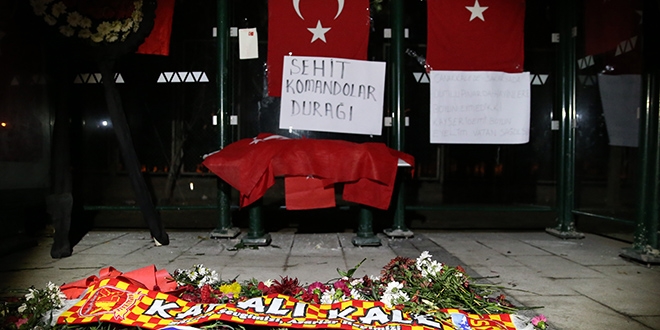 14 askerin şehit olduğu yere mavi bere bıraktılar
