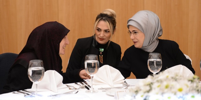Emine Erdoğan şehit aileleriyle bir araya geldi