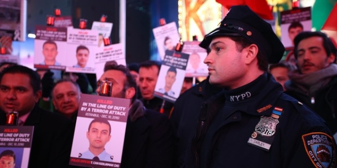 New York Polisi, Times Meydanı'nda İstanbul şehitlerini andı