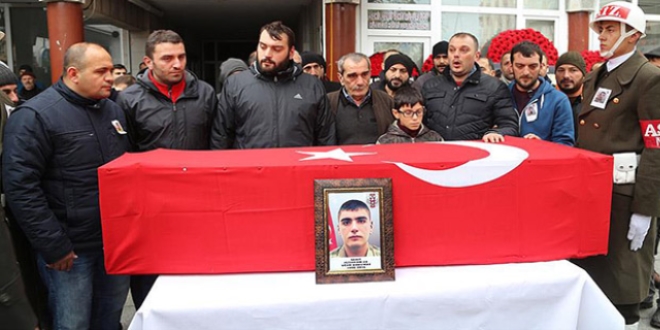 Şehit erler memleketlerinde toprağa verildi