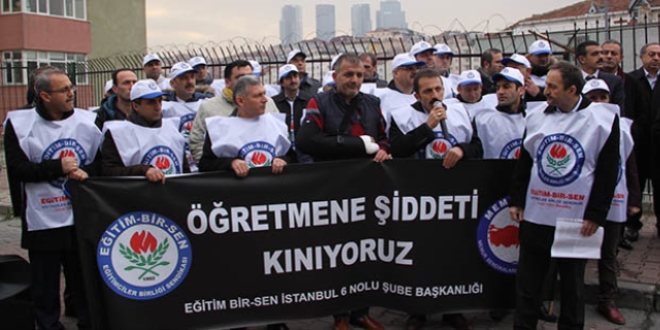 Okul müdürüne darp protesto edildi