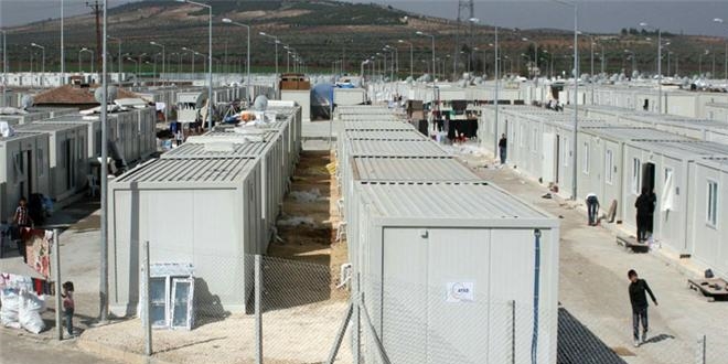 Türkiye, Sınırın ötesine çadır kentler kuruyor