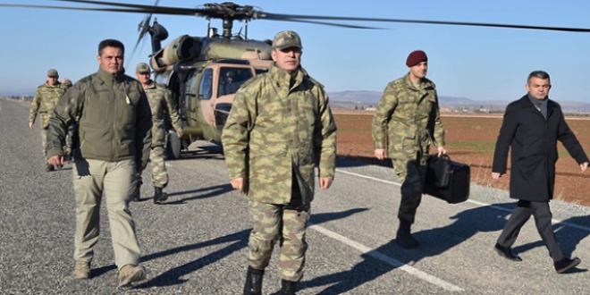 Org. Hulusi Akar sınır birliklerini ziyaret etti