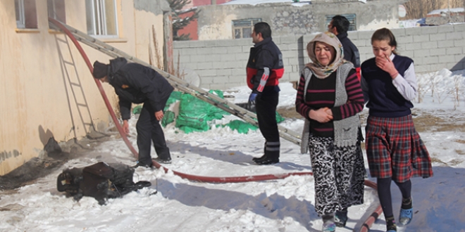 Kars'ta öğrenci evinde yangın çıktı