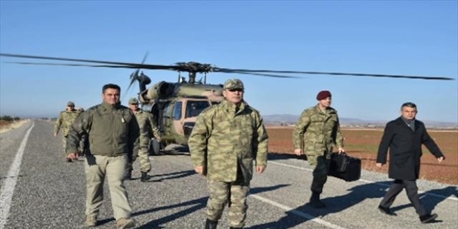 Org. Akar, F�rat Kalkan� harekat merkezini denetledi