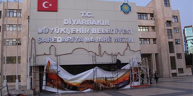 Diyarbakr Bykehir Belediyesi tabelas yenilendi