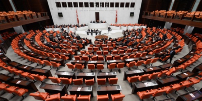 CHP ve HDP'den 'Yeni Anayasa' ile ilgili iki ayr nerge