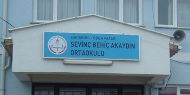 Müdür, öğretmenleri sürgün ederek kavgayı bitirdi