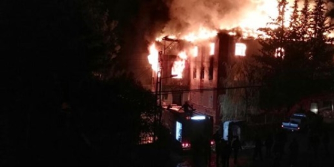 Adana'da yurt yangınında hayatını kaybeden öğrencilere maddi yardım