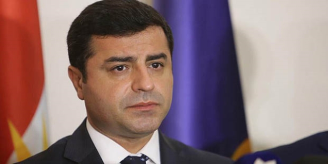 Demirtaş'ın, Davutoğlu'na hakaretten yargılanmasına başlandı