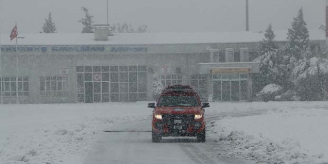 Hava ulaşımına kar engeli