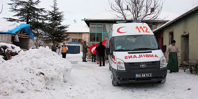 Şehit Uzman Çavuş Durak'ın Yozgat'taki baba evine ateş düştü