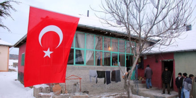 �ehit olan Jandarma Astsubay �z�pek'in baba oca��nda �z�nt� hakim