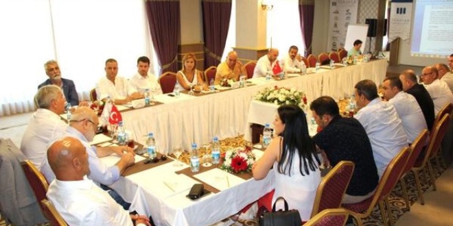 Mu�la Valisi �i�ek turizmcilerle bir araya geldi