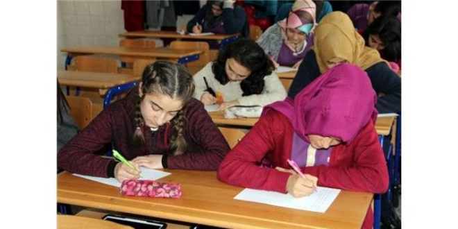 ��rencilerden askerlere moral mektubu