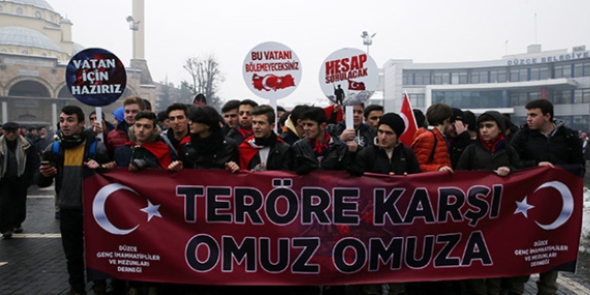 Lise ��rencilerinden 'ter�re lanet' y�r�y���