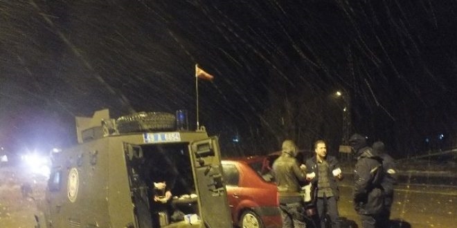 Muş'ta, AK Partili gençlerden polise sıcak çorba