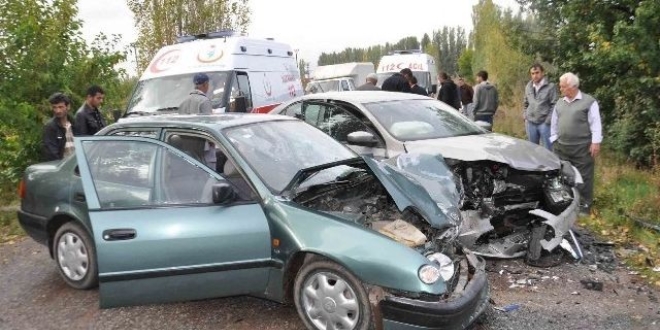 Malatya'da iki otomobil çarpıştı: 6 yaralı