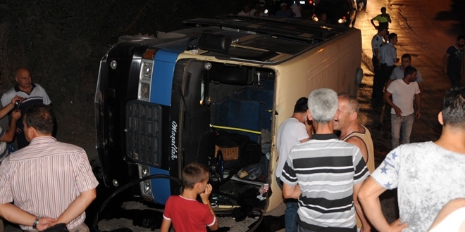 Aksaray'da Yolcu midibs devrildi: 6 yaraland