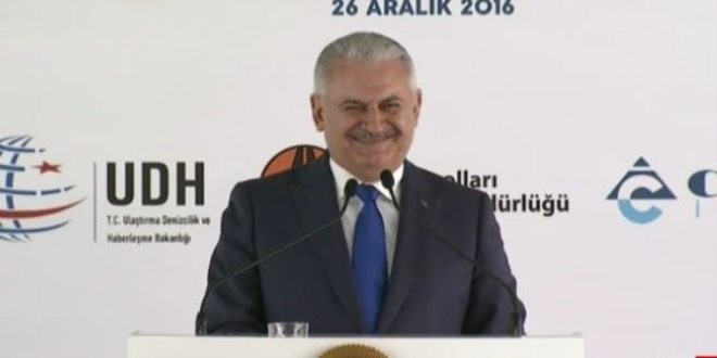 Binali Yıldırım'ın yüzünü güldüren tezahürat