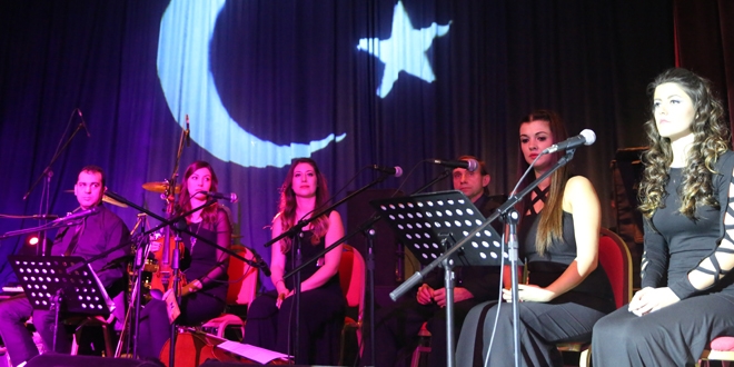 Edirne'de retmenlerden 'birlik ve beraberlik' konseri