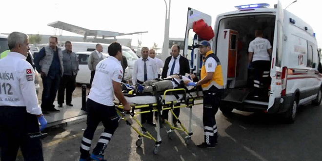 Manisa'da renci servisi devrildi: 8 yaral