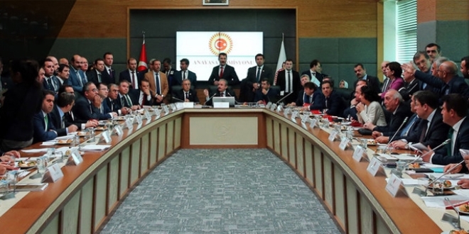 Anayasa teklifinde 'doğuştan Türk' olma hükmü değiştirildi