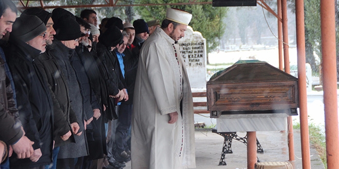 Tır çarpması sonucu ölen üniversite öğrencisi toprağa verildi