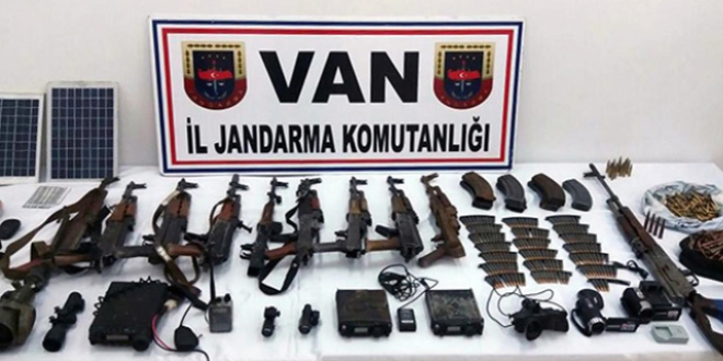 Van'da çok sayıda silah ve mühimmat ele geçirildi