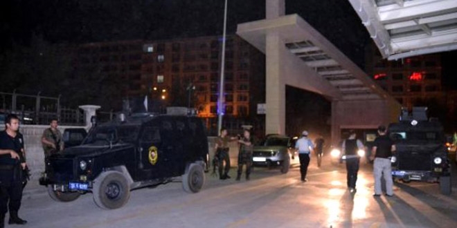 Güvenlik güçleri eksi 10 derecede görev başındalar