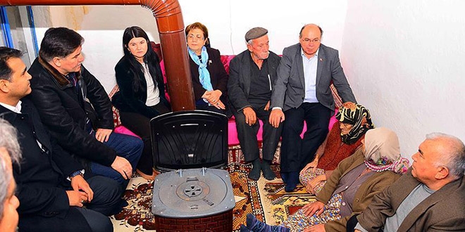Muğla Valisi, evi yanan şehit ailesini ziyaret etti