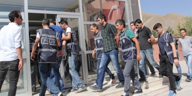Tokat'ta ihraç edilenlerin de bulunduğu 17 polis gözaltına alındı