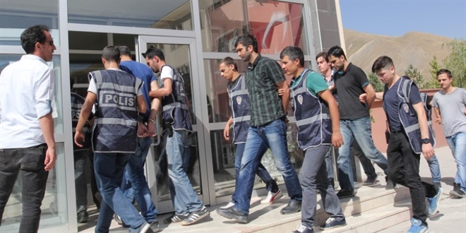 Tokat'ta ihra edilenlerin de bulunduu 17 polis gzaltna alnd