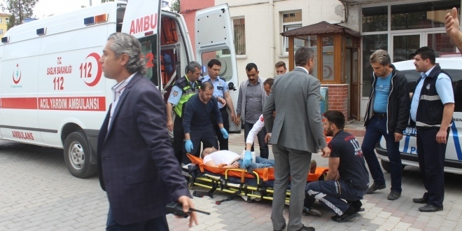 Kendisiyle kavga eden babasını camide tüfekle vurdu