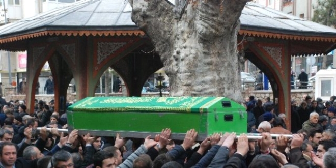 Sald�r�da hayat�n� kaybeden servis �of�r� topra�a verildi