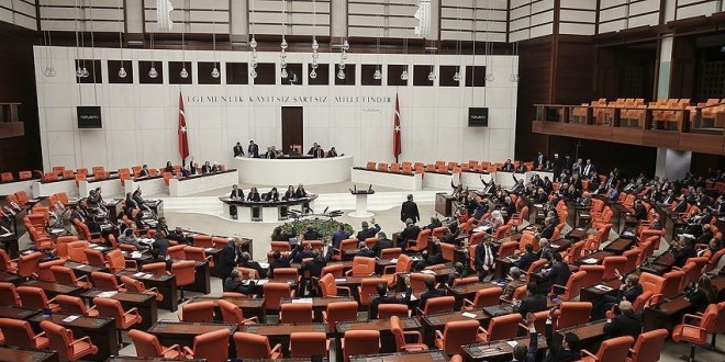 Meclis bin 376 saat mesai yaptı, 112 yasa çıkardı