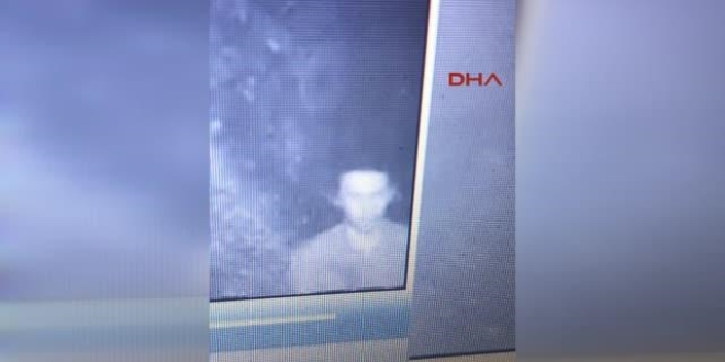 Saldırgana ait polisin elindeki en net fotoğraf